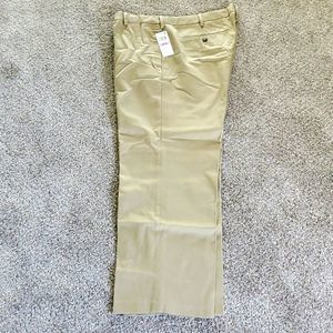 Mens NWT Izod pants, straight leg, 38/30. Tan Khaki. Flat front. Chino